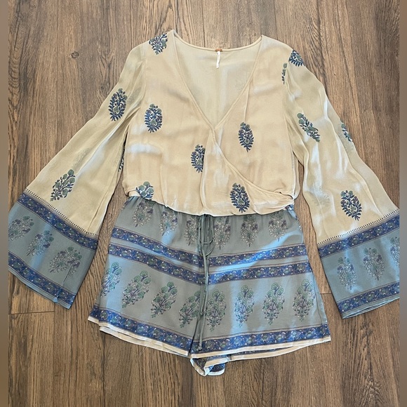 Free People janpath romper. S long sleeve so cute - Picture 2 of 3